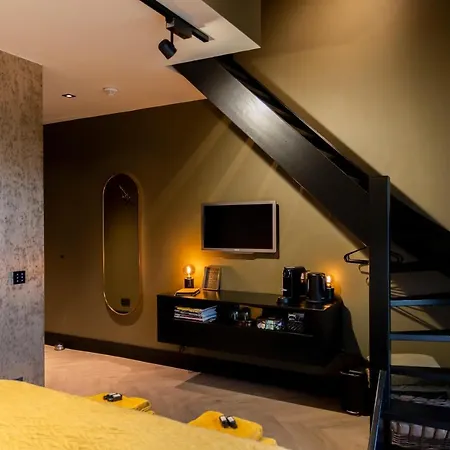 8 Bed & Breakfast